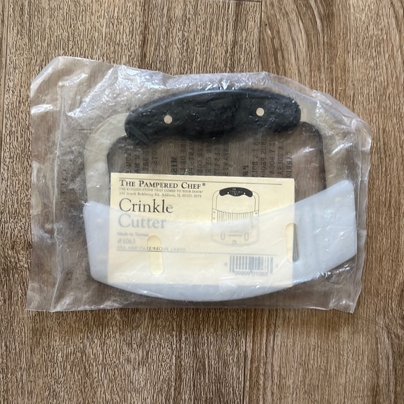 The Pampered Chef Kitchen Nwt The Pampered Chef Crinkle Cutter